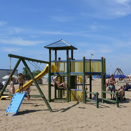 Fuer 6 Personen Ca 50 Qm In Bibione, Adriakueste Italien Und Umgebung アパート ビビオーネ